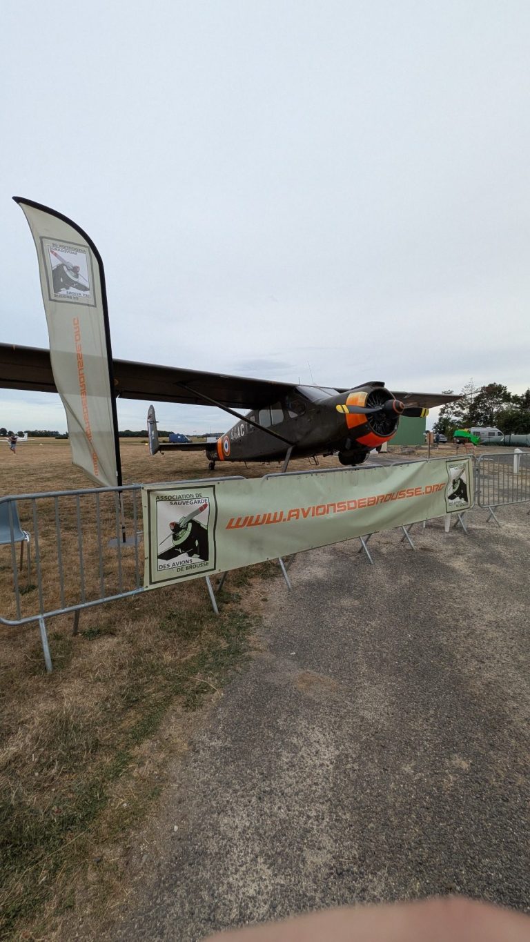 Photo du Max Holste MH1521 exposé lors des portes annuelles de l'aérodrome Couhé Brux et Civraisien